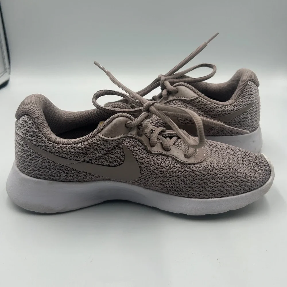 Nike Tanjun Mauve Taupe Mesh Running Shoes Womens 7 812655-204